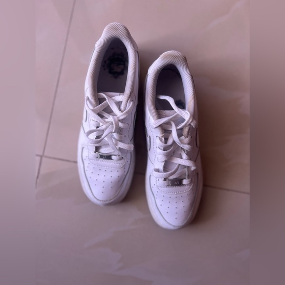 Nike Air Force 1 Low LE Triple White GS (DH2920-111) Grade School Size 4Y-7Y - Picture 11 of 15
